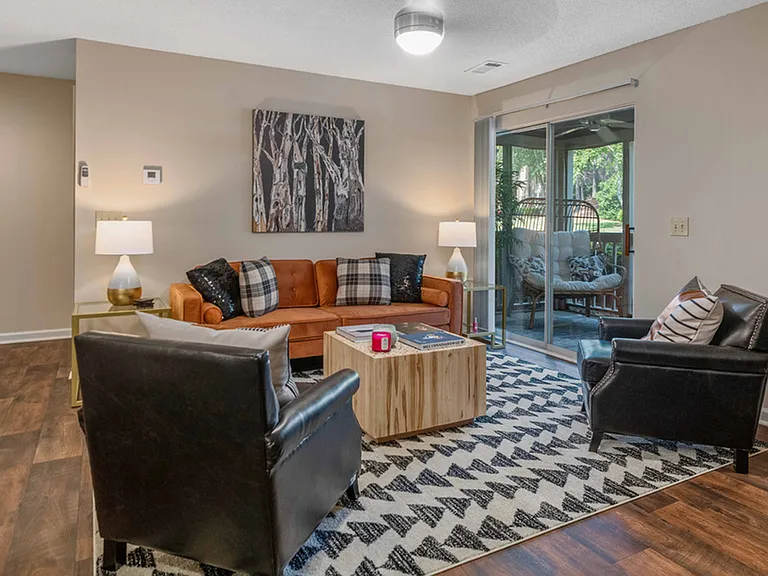 The Lakes Apartments