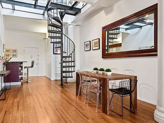 4th image of 39 E 12th St Unit Penthouse 811