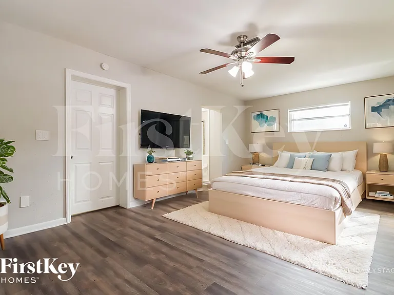 9303 N Edison Ave — Photo 10