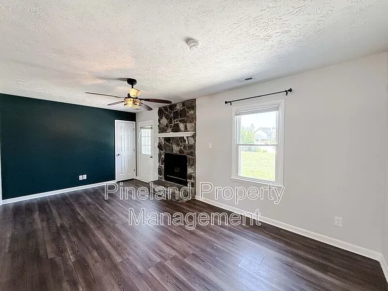 1690 Clairborne Dr — Photo 5