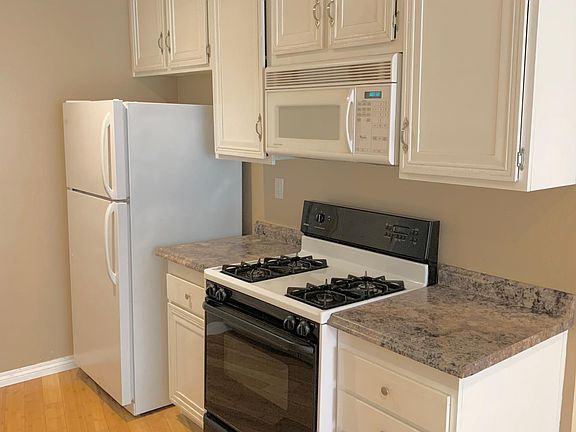 5th image of 565 Esplanade Unit 113