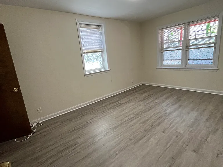 8642 Little Neck Pkwy — Photo 8