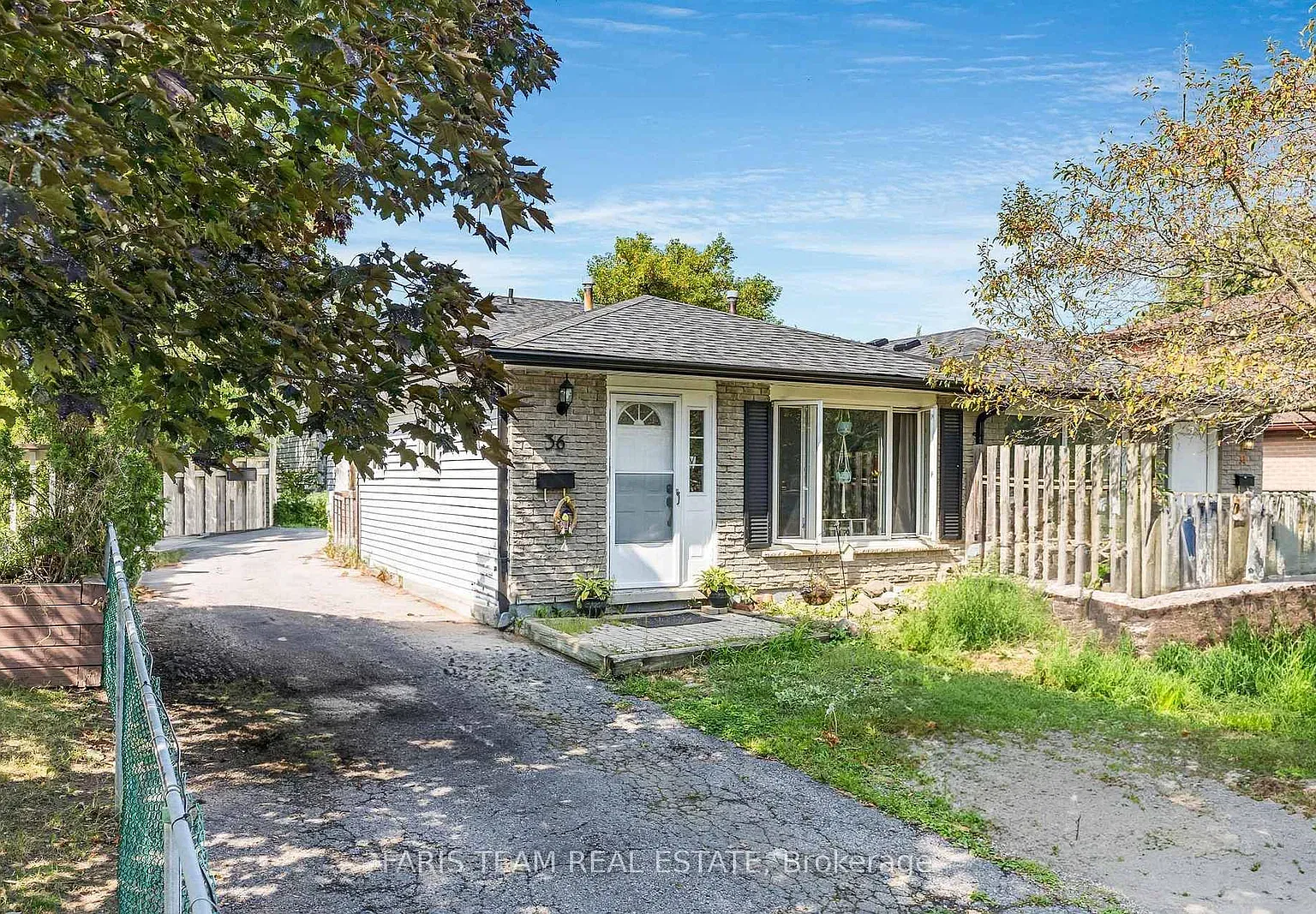 36 Charlbrook Avenue Barrie — Photo 2