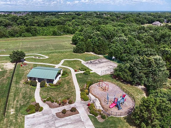 5th image of 4658 Lake Breeze Dr