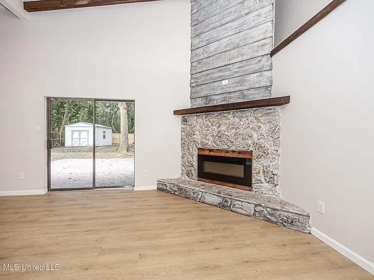 106 Booth Cir — Photo 22