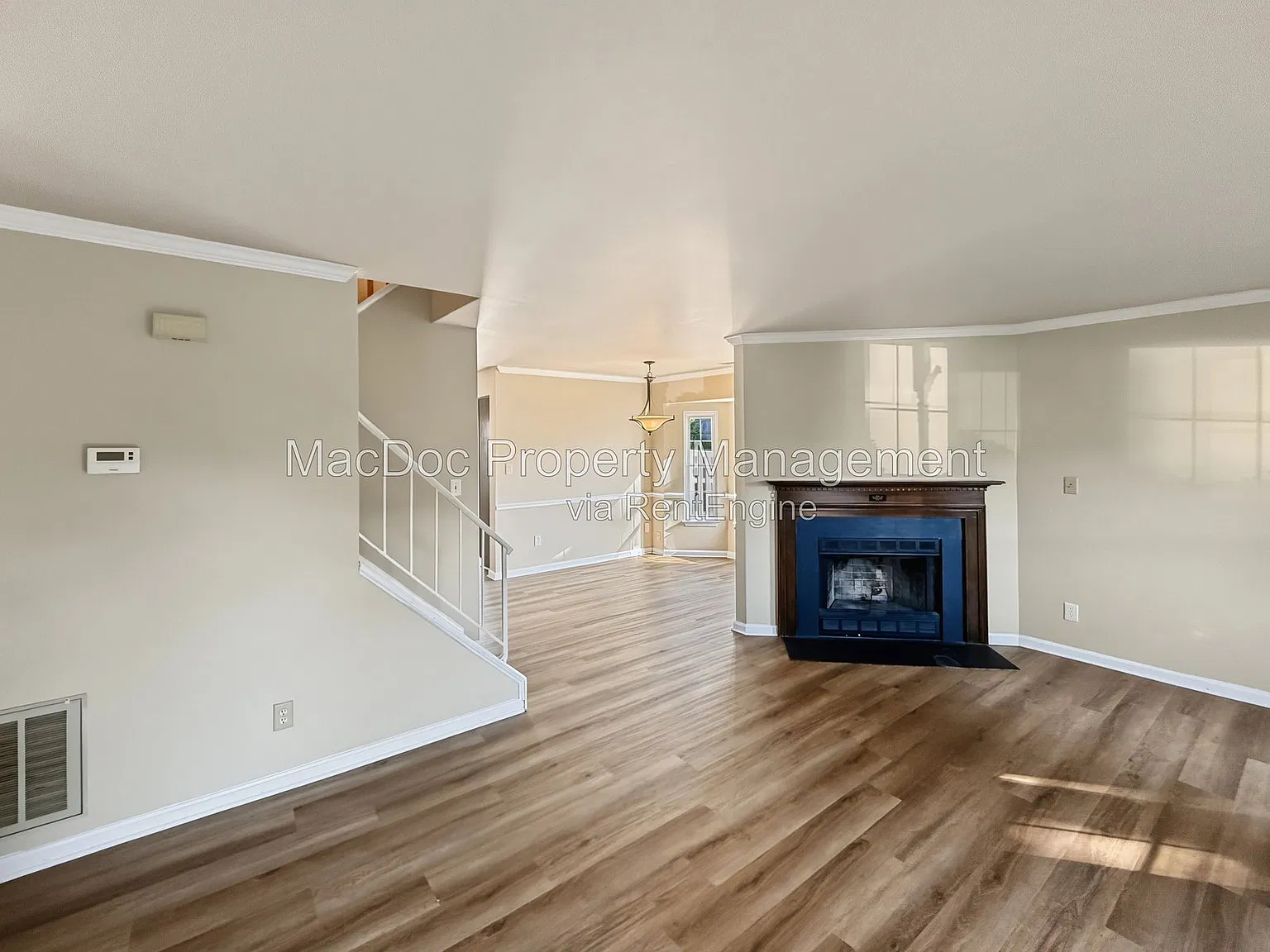 3 bed, 2.5 bath, 1372 sqft, $2,145 — Photo 3