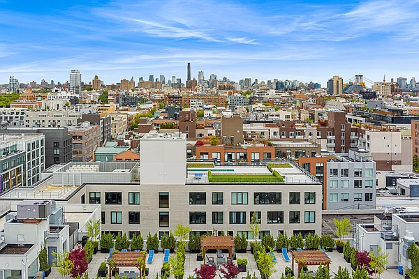 Sold by Redfin Real Estate | media 22