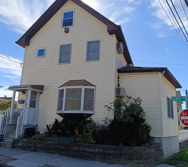 2 Leroy St — Photo 1