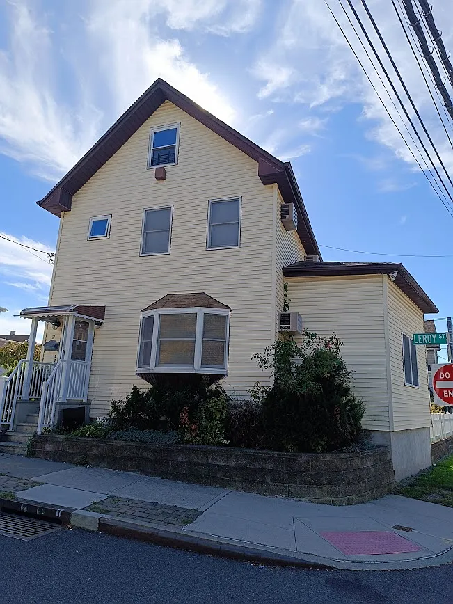 Building Photo - 2 Leroy St