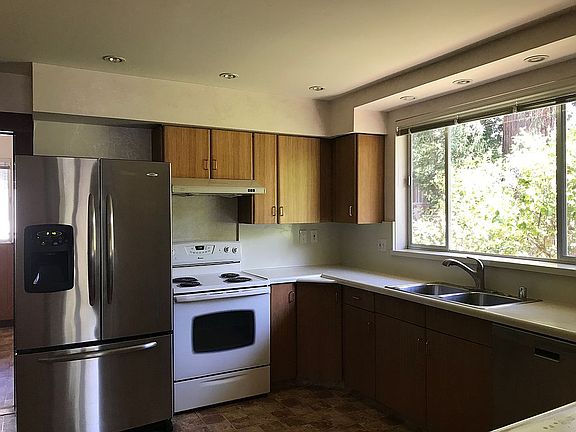 4th image of 565 San Benito Ave