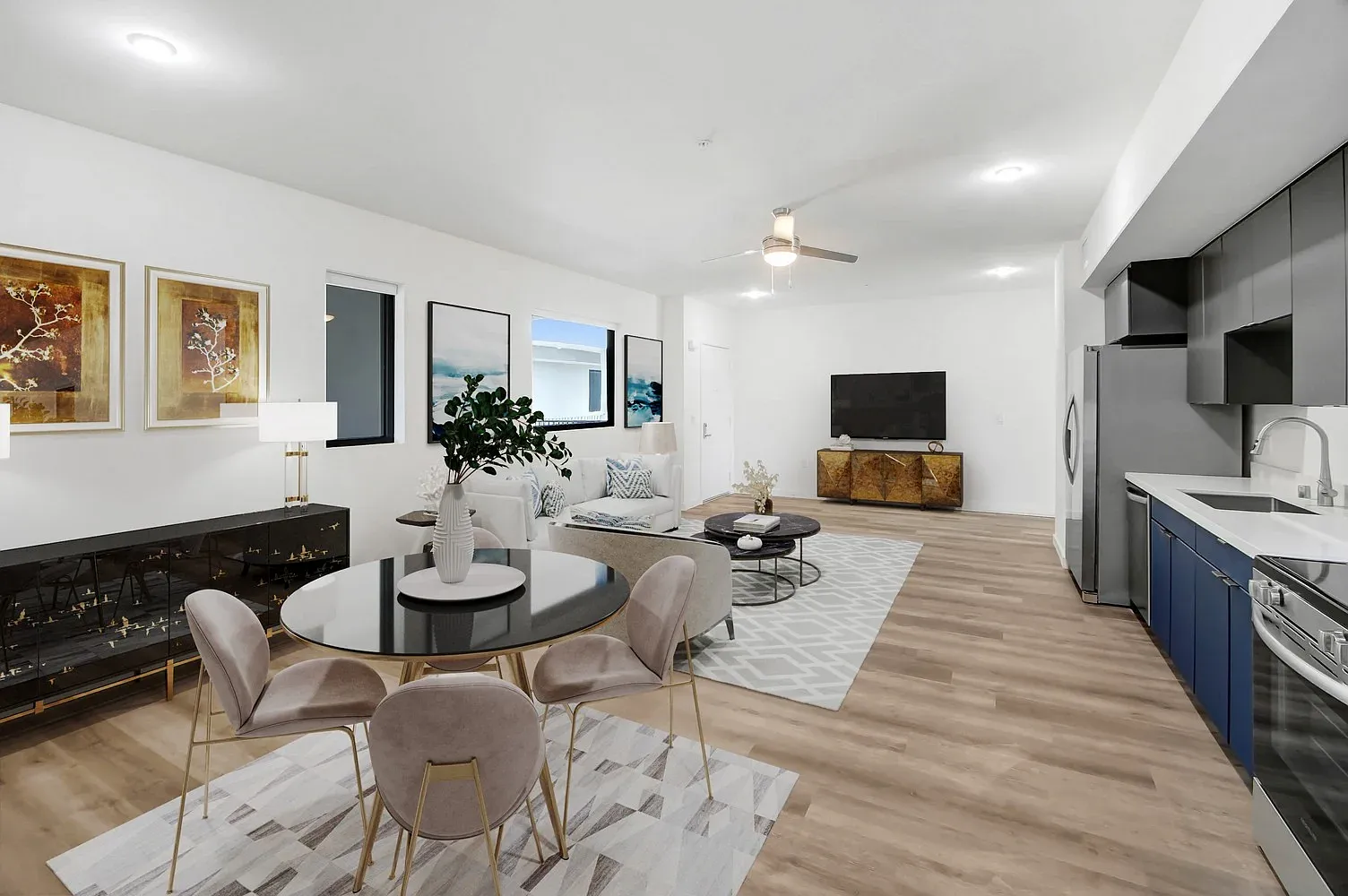 JB Center Apartments — Photo 2