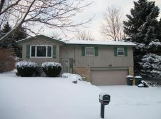 1517 Roosevelt Dr N, West Bend, WI 53090
