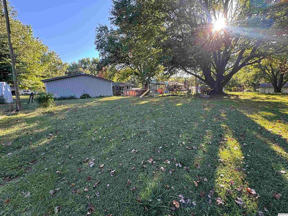 2nd image of 419 Willow St