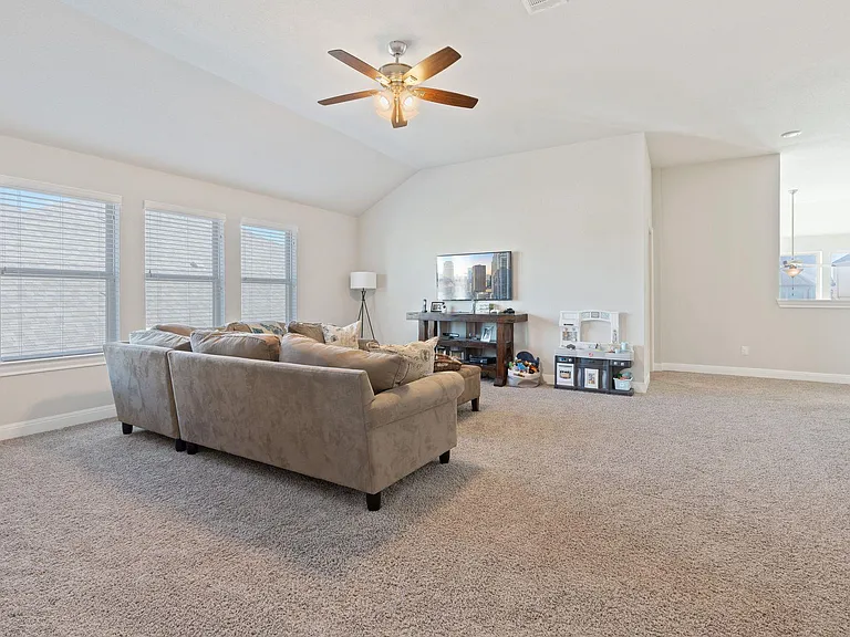 209 Birkshire Dr — Photo 23