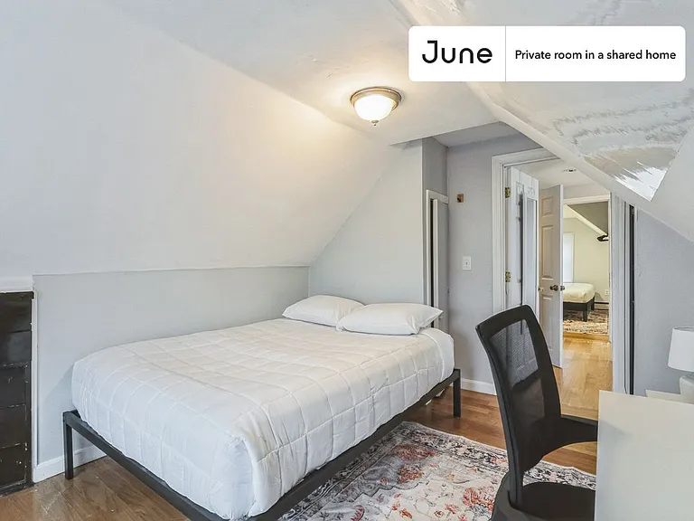 39 Adrian St #E — Photo 1