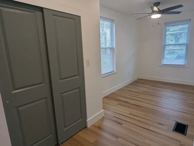 625 7th Ave — Photo 14