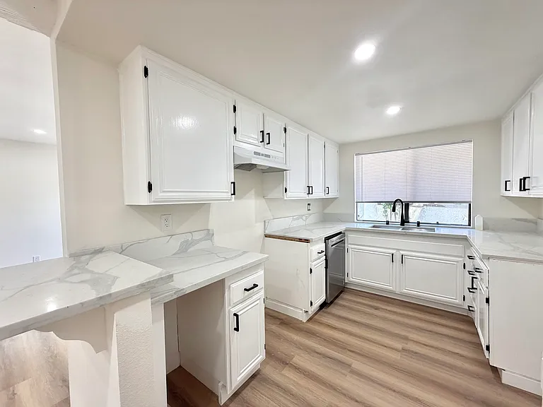 21500 Califa St #163 — Photo 6