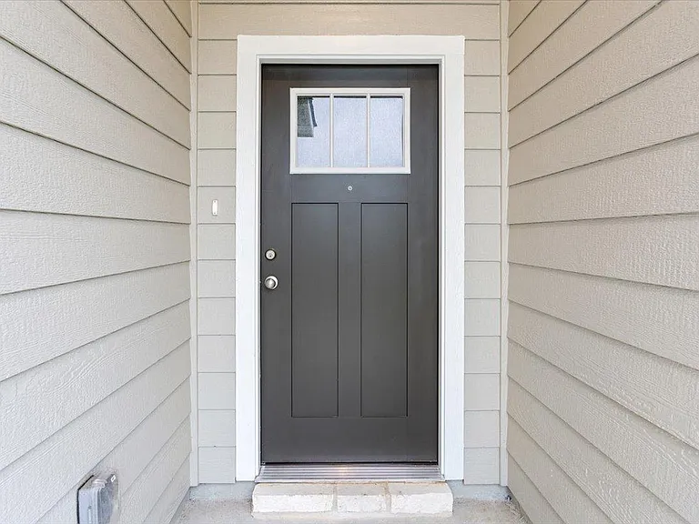 2720 Fox River Dr — Photo 2
