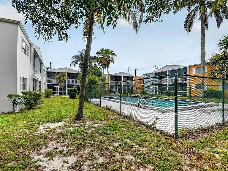 1501 Crescent Cir #C19 — Photo 10