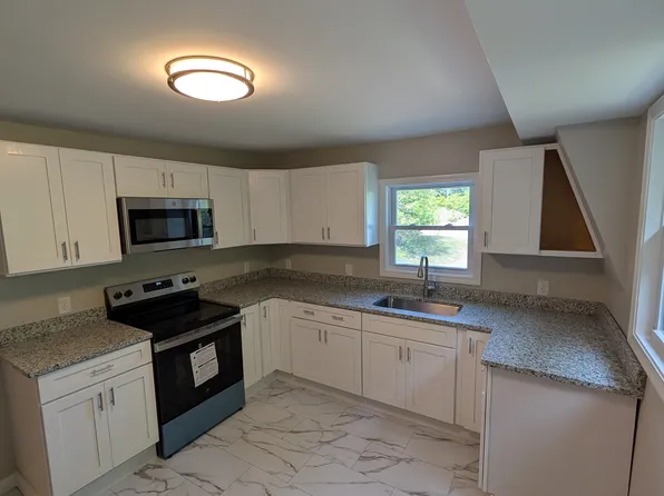 56 Woodstock Ave W #2, Putnam, CT 06260