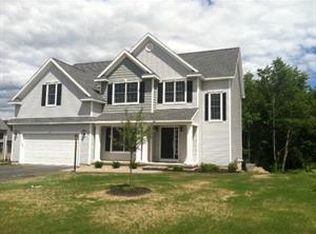 127 Fieldstone Dr, Schenectady, NY 12304