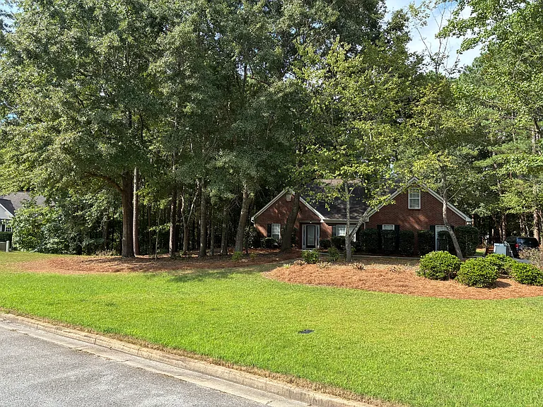 820 Holland Ct — Photo 4