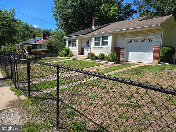 3rd image of 909 Bentley Rd