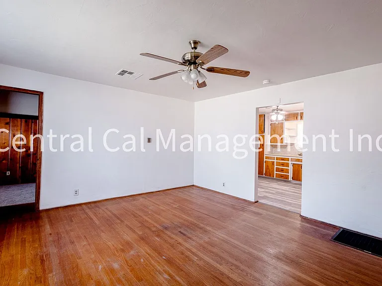 627 Hood Dr — Photo 3