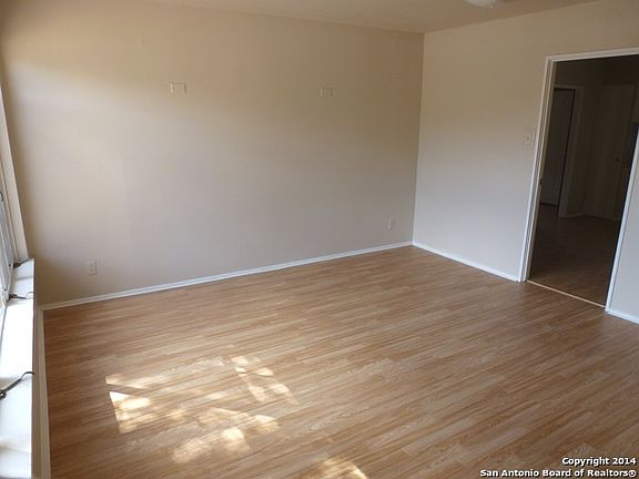 3rd image of 315 E Hutchins Pl