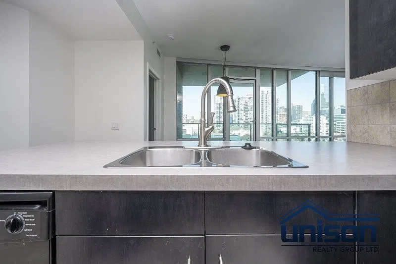 2 bed, 979 sqft, $2,050 — Photo 1