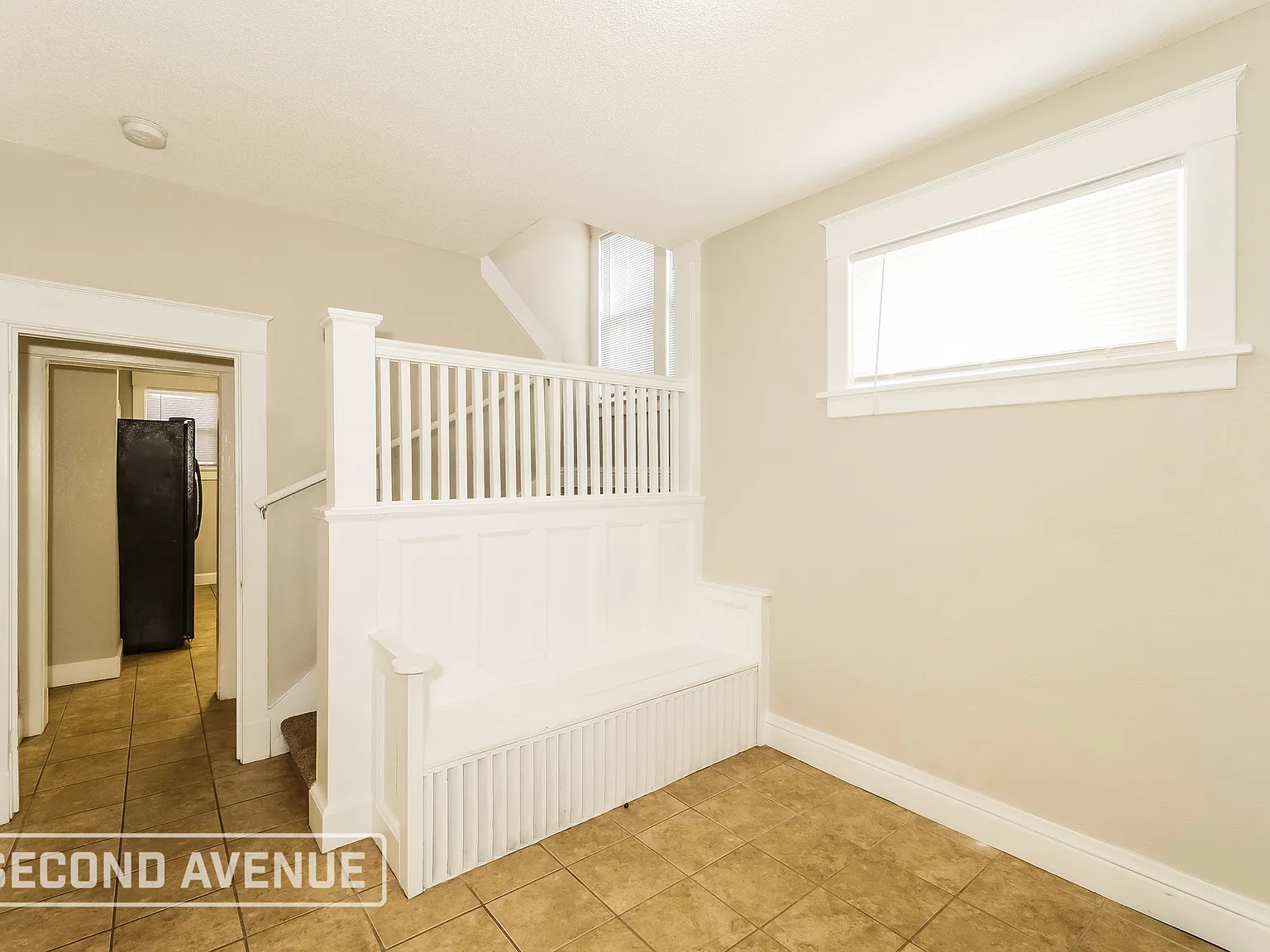 2 bed, 1.0 bath, 1484 sqft, $1,050 — Photo 2