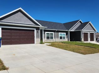 940-946 Kings Dr, Brownsville, WI 53006
