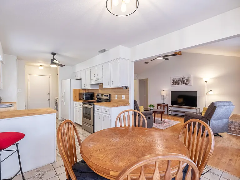 5725 Quail Run St — Photo 8