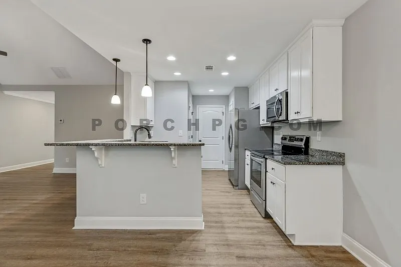 3 bed, 2.0 bath, 1445 sqft, $1,875 — Photo 3