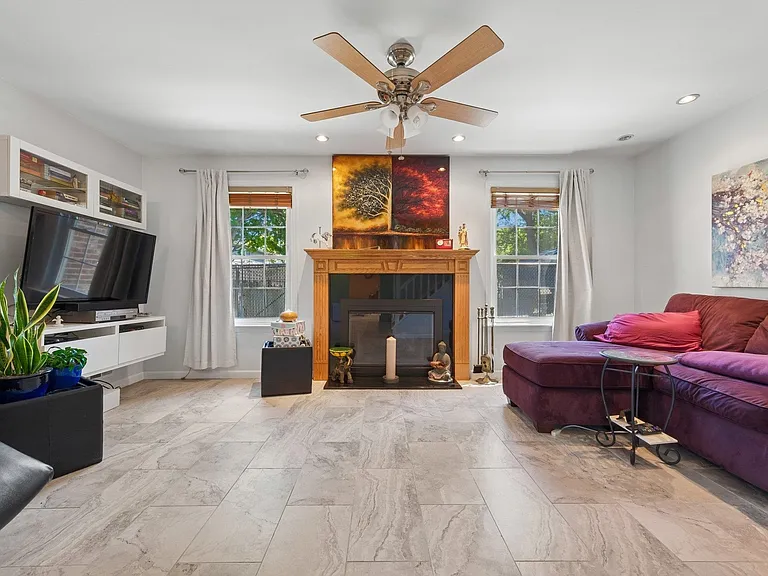 212 Westchester Ct #8 — Photo 7