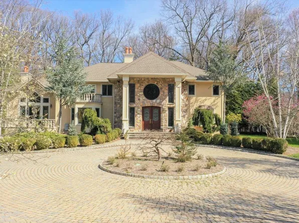 21 Christopher Pl, Saddle River, NJ 07458