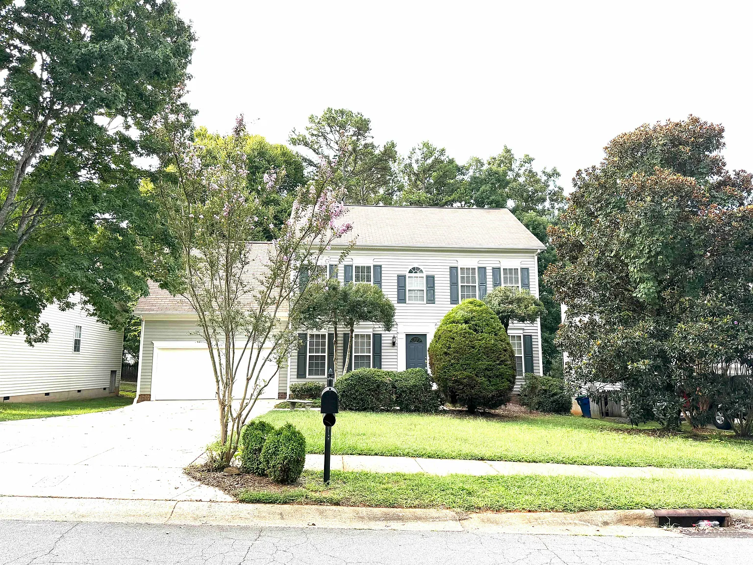 4 bed, 2.5 bath, 2300 sqft, $2,750 — Photo 3