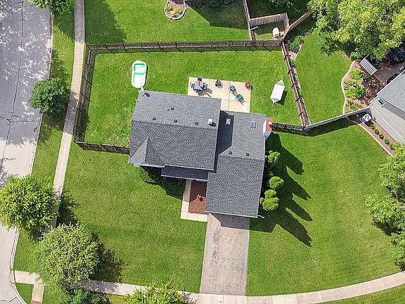 4th image of 167 Brookwood Ln E