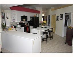 4th image of 3231 Glenwood Cir