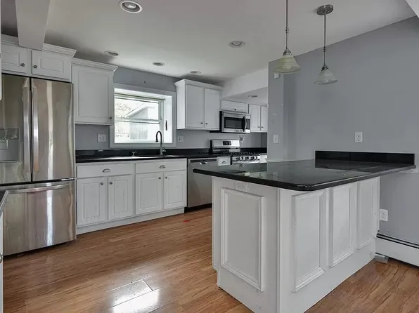 51 Peters Pond Dr, Dracut, MA 01826