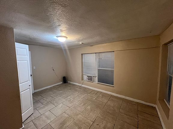 3rd image of 3823 W Houston St