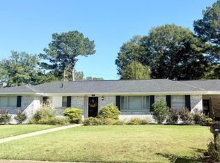 516 Chestnut St, Grenada, MS 38901