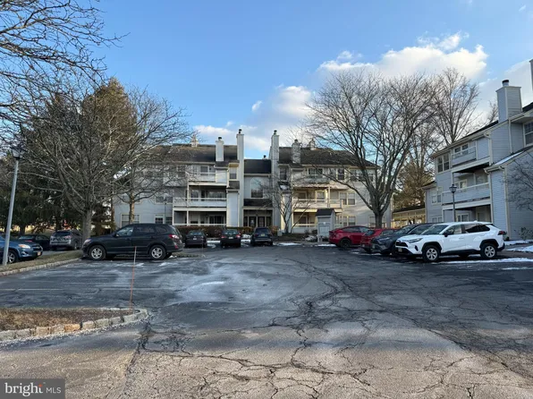 104 Olympic Ct APT 10, Princeton, NJ 08540