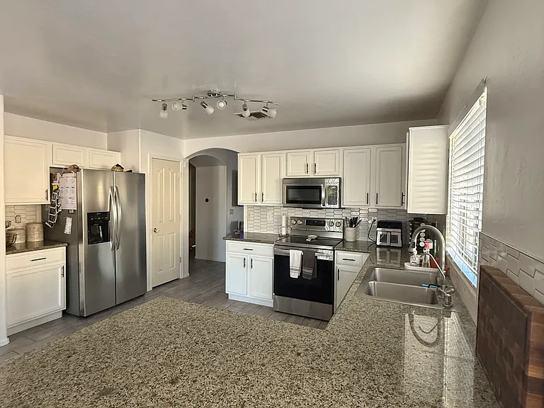 2049 W Silver Grass Pl — Photo 7