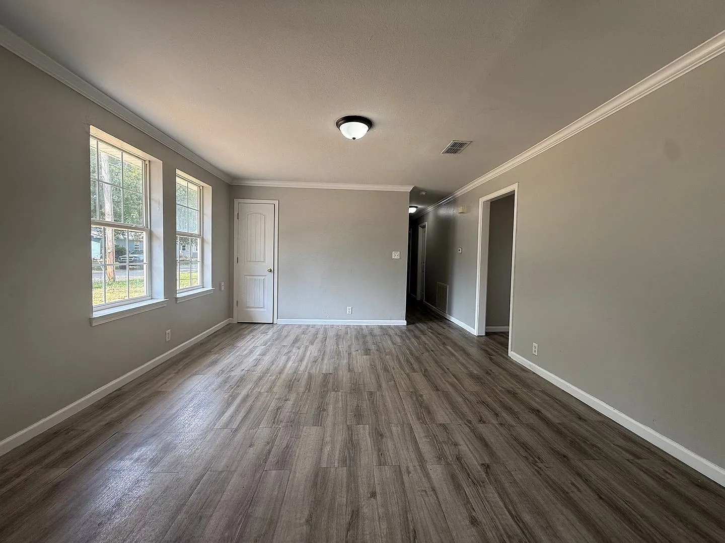 3 bedroom 1 bath available now! — Photo 4