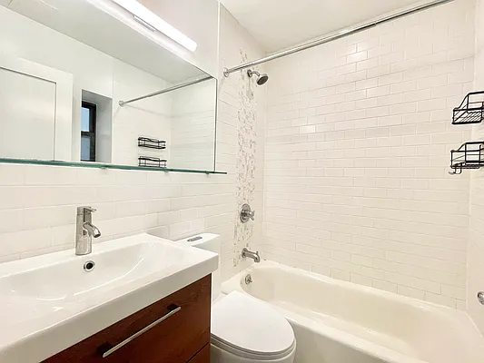 Rented by Century 21 Premier  | media 16