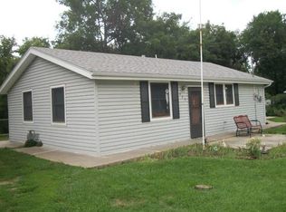 623 E 7th St, Tonganoxie, KS 66086