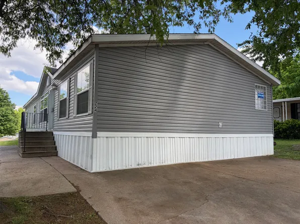 224 Markus Dr, Shiloh, IL 62269