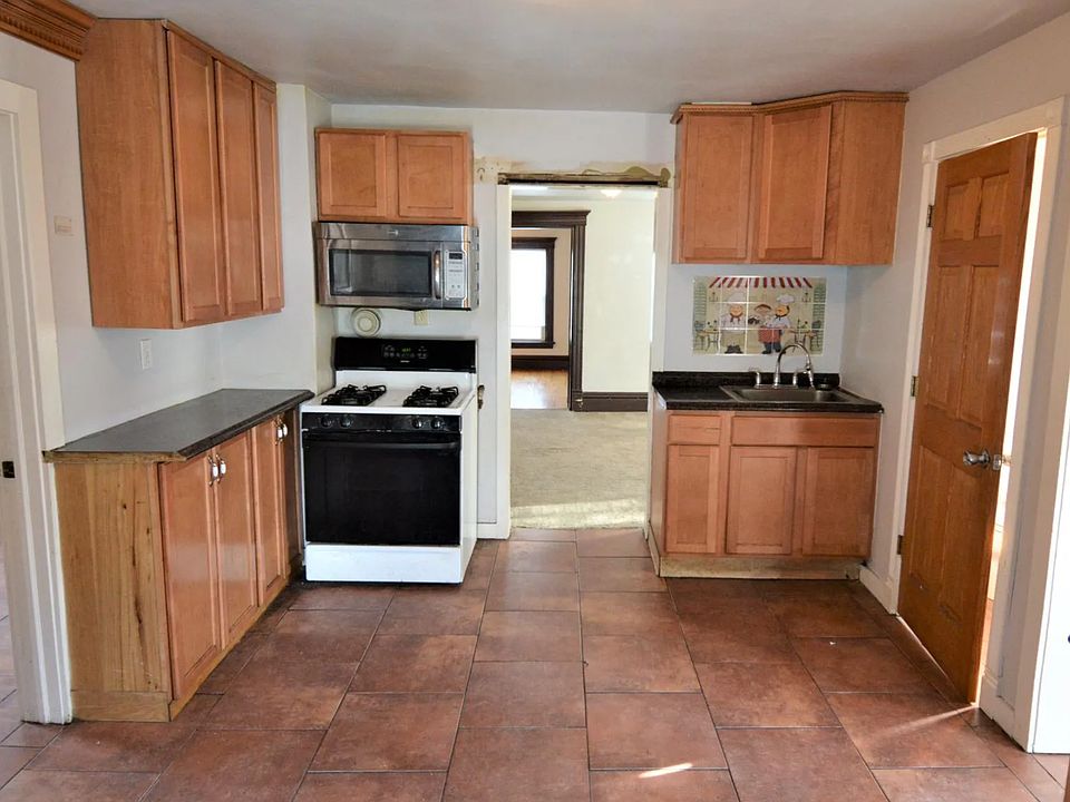 1st image of 2933 N 6th St APT 2