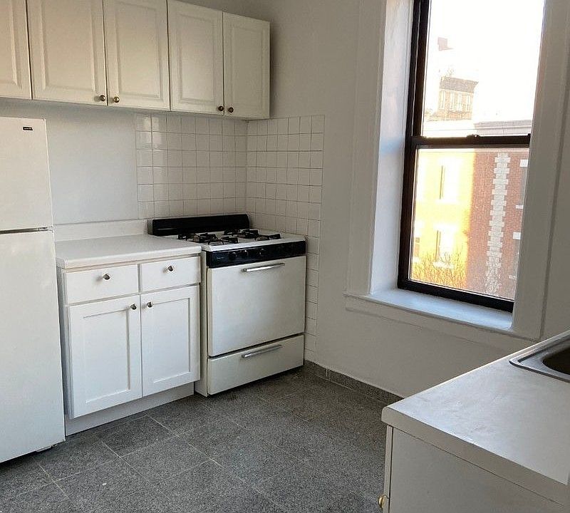 2nd image of 500 E 13th St APT 3C